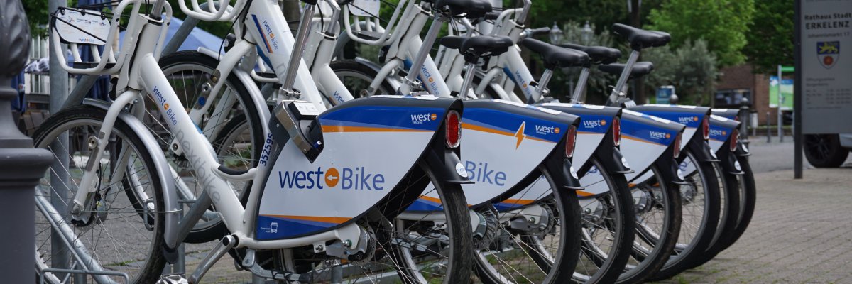 West-Bikes vor der Stadtverwaltung Erkelenz
