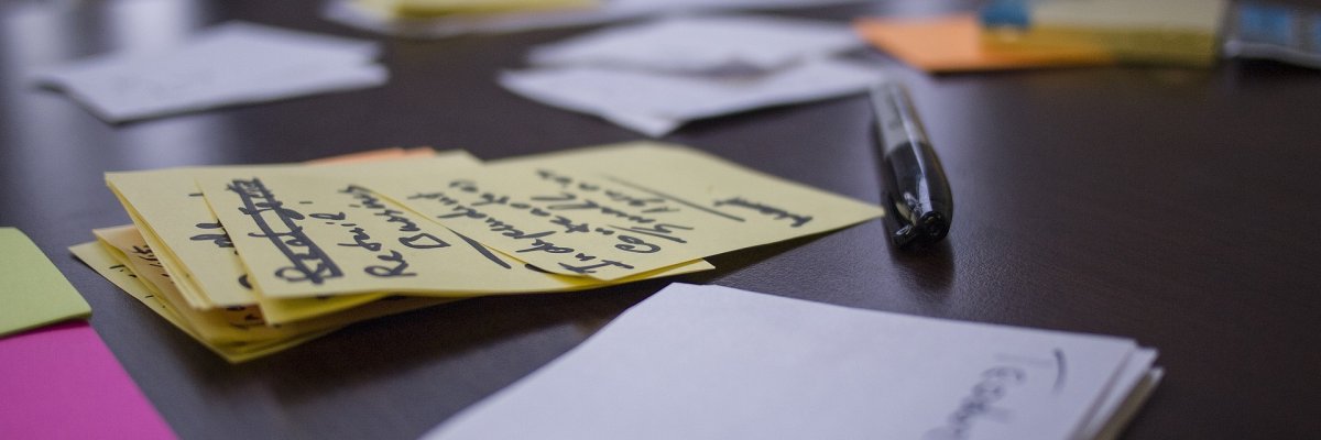 Notizzettel auf Schreibtisch